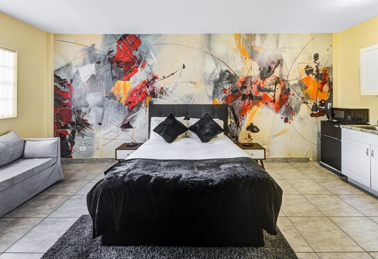 Private Hallandale Beach Studio Wbath Walking Distance To The Beach Pool Free Parking Exterior photo